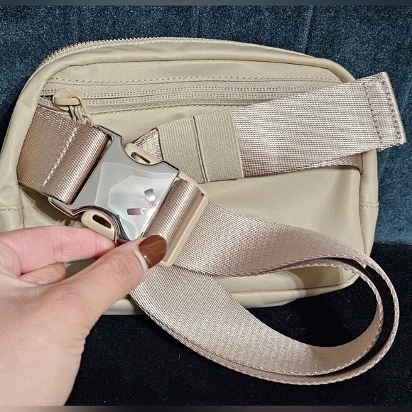 SOLD ON ANOTHER SITE- NWOT Lululemon belt bag trench/white opal - Picture 2 of 5